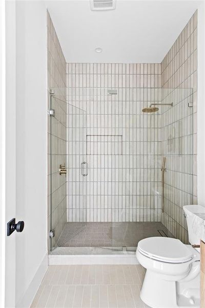 Furnished interior view inside a new home in , Dallas (Image 7).