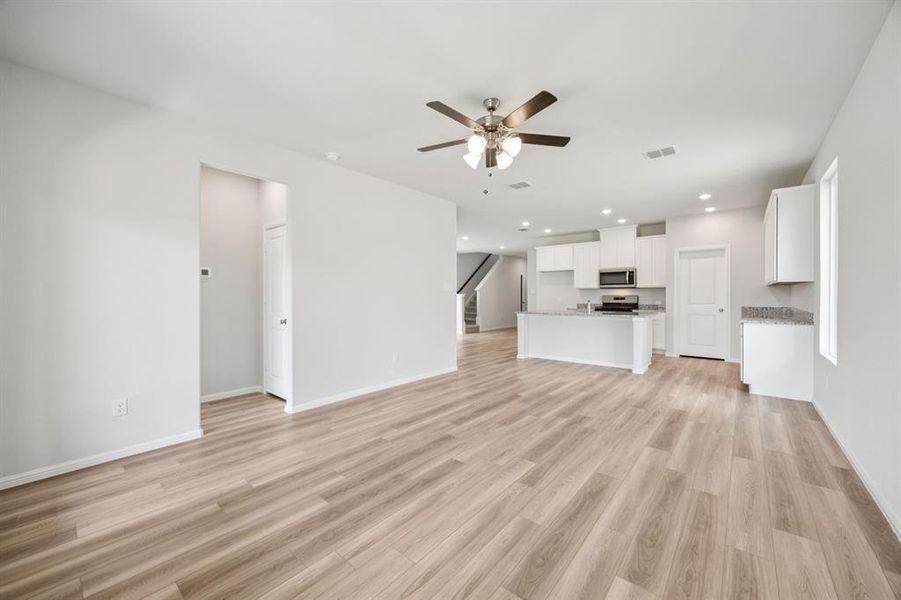 Spacious, unfurnished interior of a new home in AnaCapri, Anna (Image 10).
