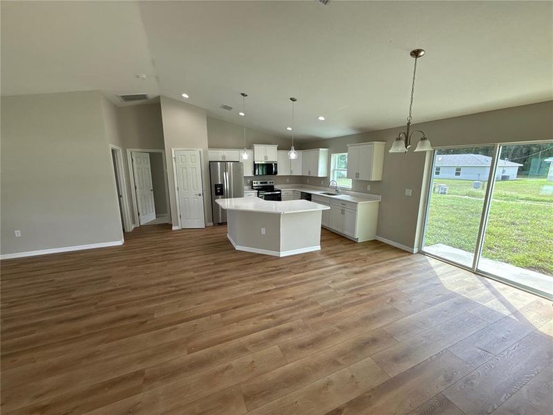 Spacious, unfurnished interior of a new home in , Dunnellon (Image 10).