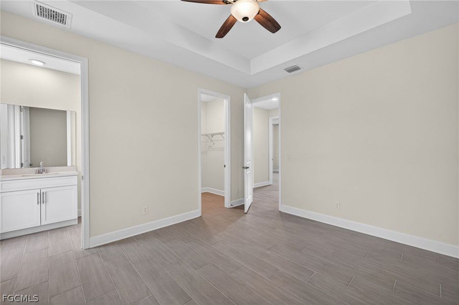 Spacious, unfurnished interior of a new home in Cape Coral, Cape Coral (Image 33).