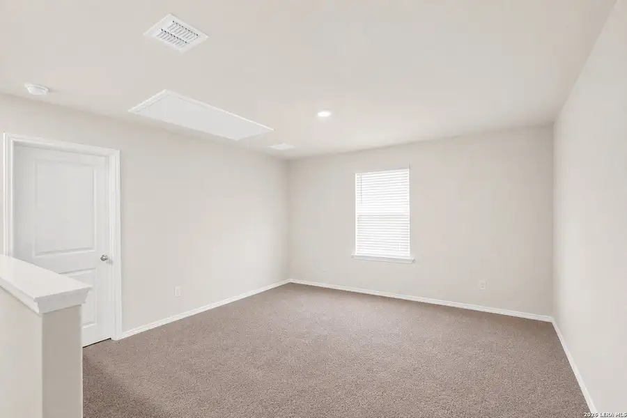 Spacious, unfurnished interior of a new home in The Links at River Bend, Floresville (Image 19). Spacious, unfurnished interior of a new home in The Links at River Bend, Floresville (Image 19).