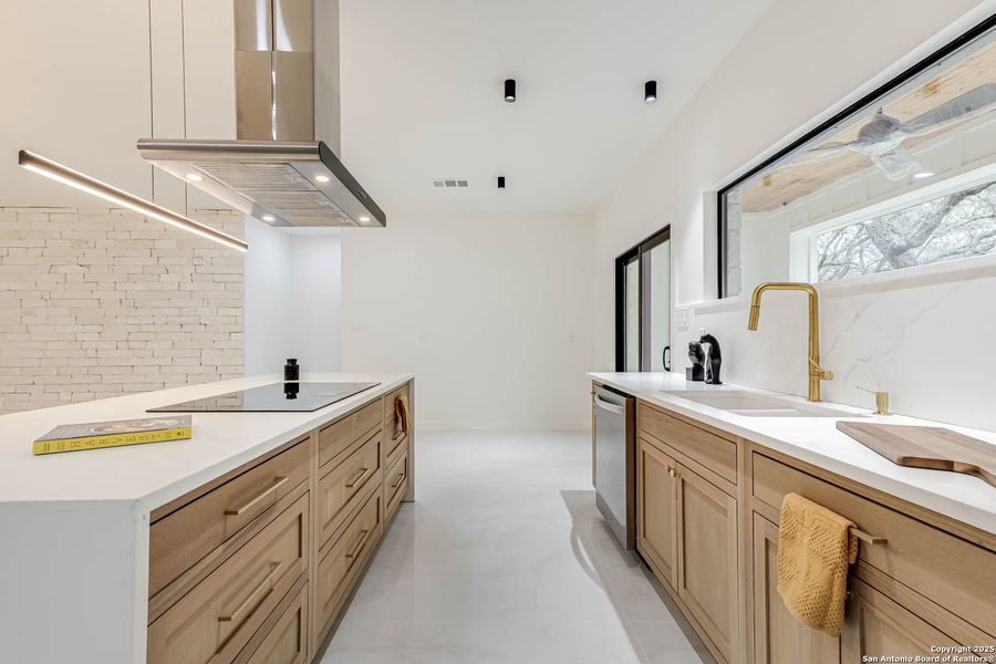 Furnished interior view inside a new home in , Floresville (Image 10).