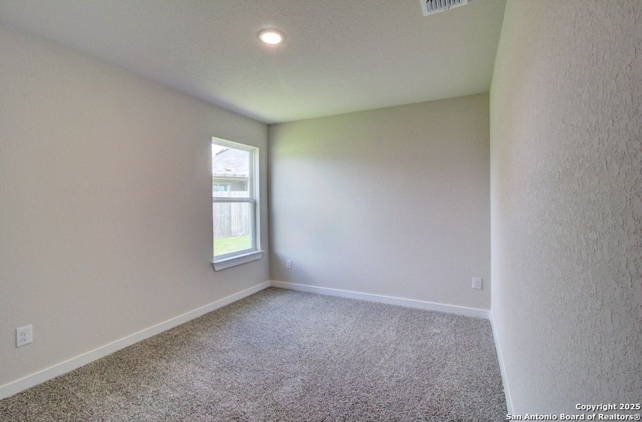 Spacious, unfurnished interior of a new home in Cloud Country, New Braunfels (Image 12).