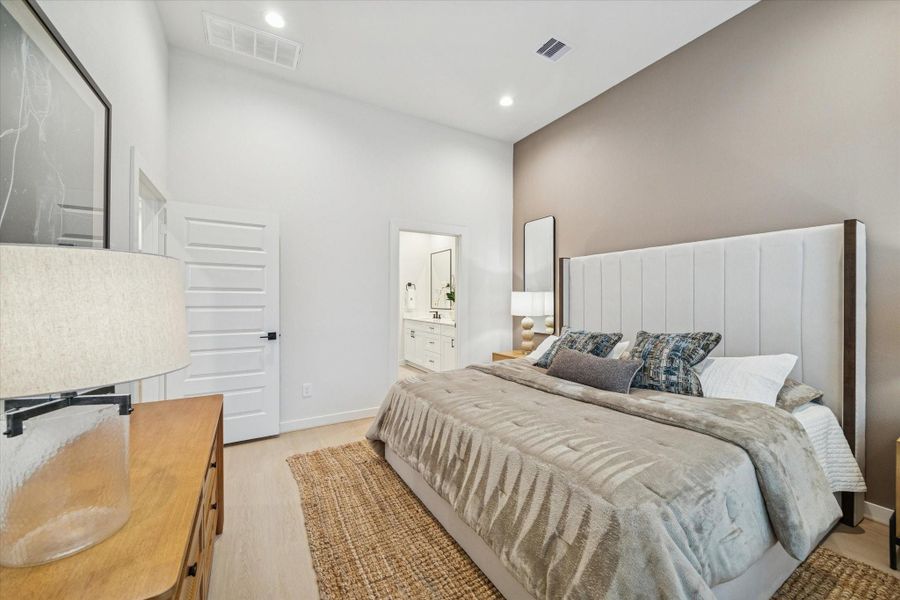 Furnished interior view inside a new home in Thornton Oaks, Houston (Image 10).