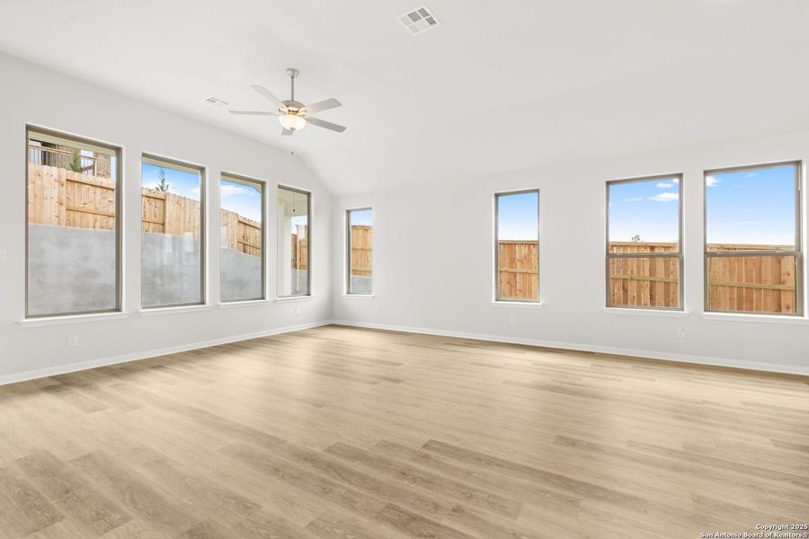 Spacious, unfurnished interior of a new home in Homestead, Schertz (Image 18).