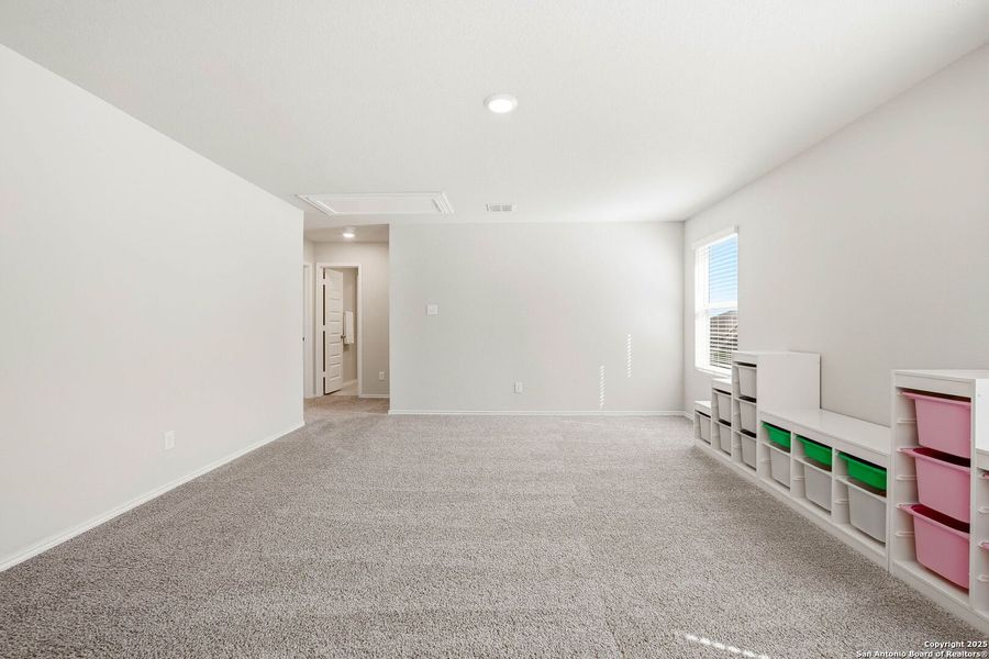 Spacious, unfurnished interior of a new home in Abbott Place, St. Hedwig (Image 24).