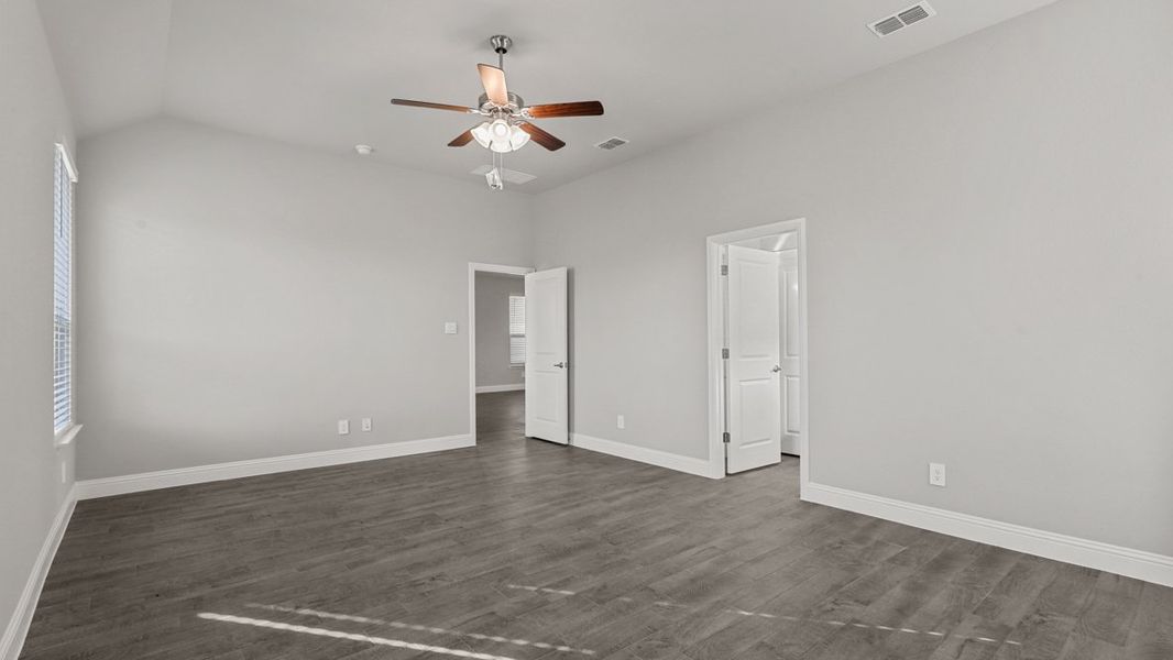 Spacious, unfurnished interior of a new home in Treeline, Justin (Image 29).
