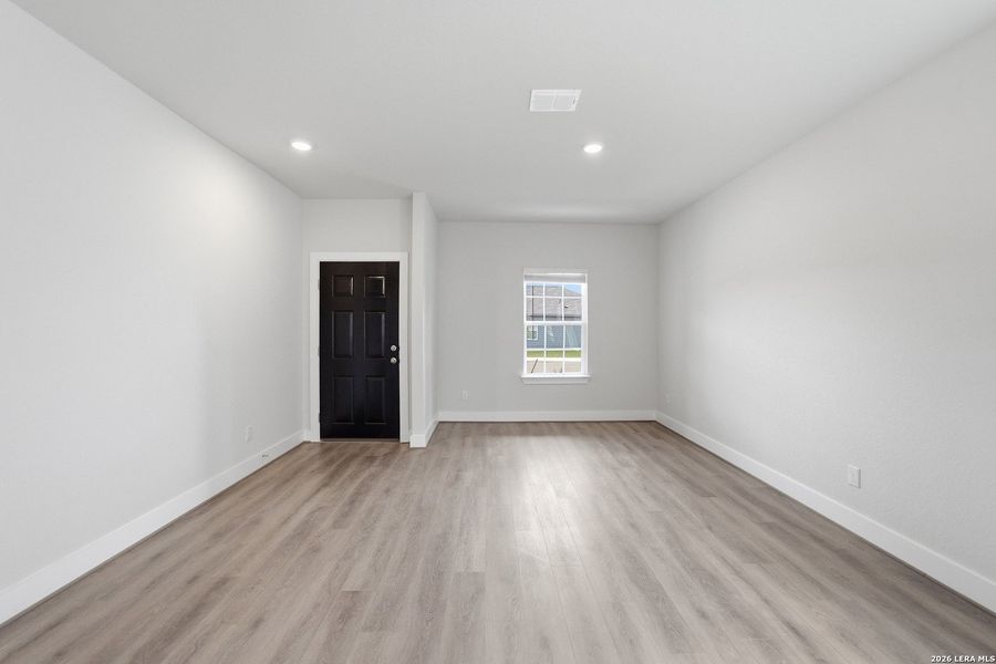 Spacious, unfurnished interior of a new home in Mesa Vista, Von Ormy (Image 14).