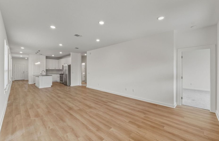 Spacious, unfurnished interior of a new home in Crosswinds, Kyle (Image 13).