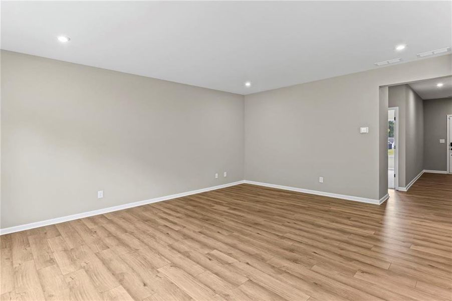 Spacious, unfurnished interior of a new home in Sage Woods, Dallas (Image 26).