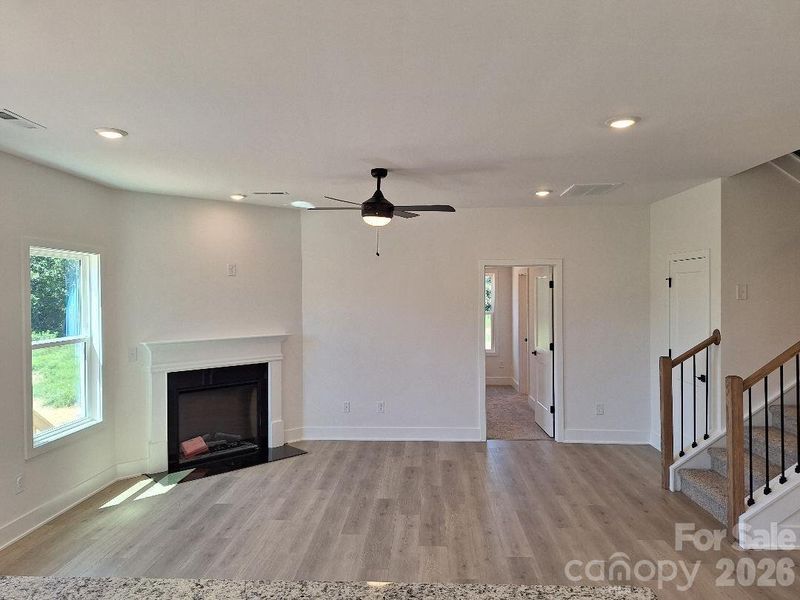 Spacious, unfurnished interior of a new home in Cardiff Glyn, Catawba (Image 13).