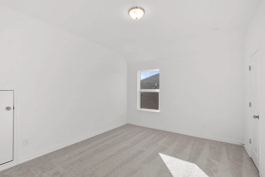 Spacious, unfurnished interior of a new home in Westland Ranch, League City (Image 19).