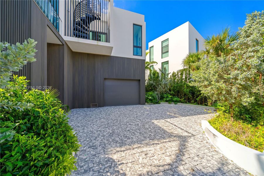 Exterior details and patio area of a home in , Miami Beach (Image 23).