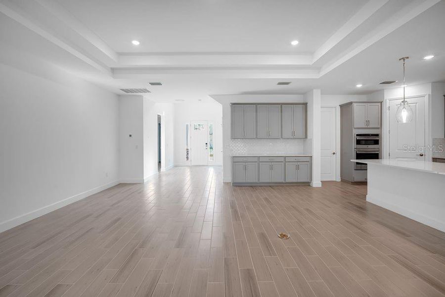 Spacious, unfurnished interior of a new home in Hammock at Two Rivers, Zephyrhills (Image 31).