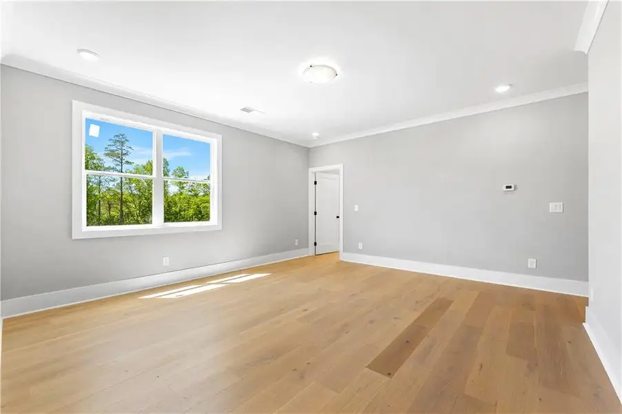 Spacious, unfurnished interior of a new home in , Brookhaven (Image 21).