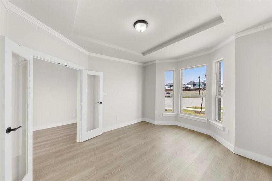 04. 9705 Merlos - Study