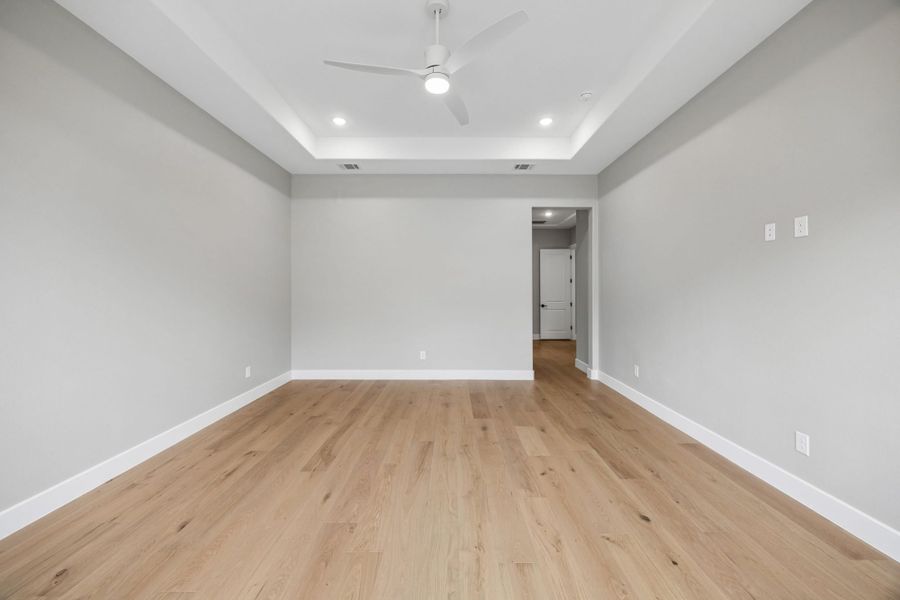 Spacious, unfurnished interior of a new home in Mustang Lakes, Celina (Image 51).