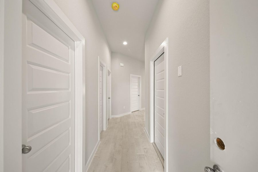Spacious, unfurnished interior of a new home in Barton Creek Ranch, Conroe (Image 9). Spacious, unfurnished interior of a new home in Barton Creek Ranch, Conroe (Image 9).