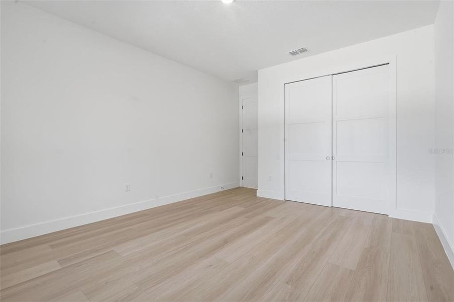 Spacious, unfurnished interior of a new home in , Orlando (Image 24).