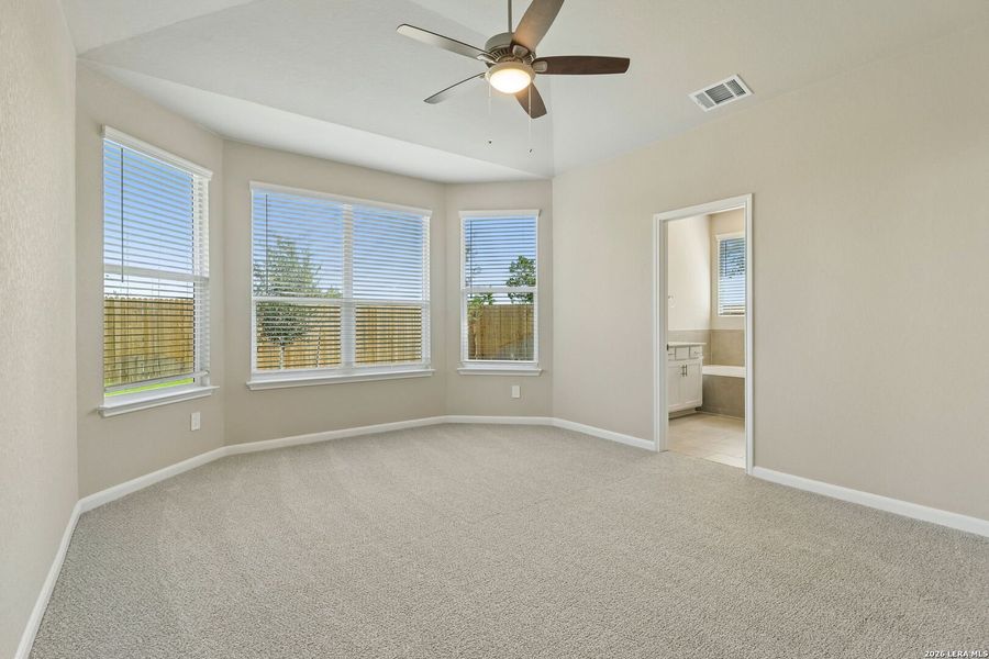 Spacious, unfurnished interior of a new home in Thomas Pond, San Antonio (Image 31). Spacious, unfurnished interior of a new home in Thomas Pond, San Antonio (Image 31).