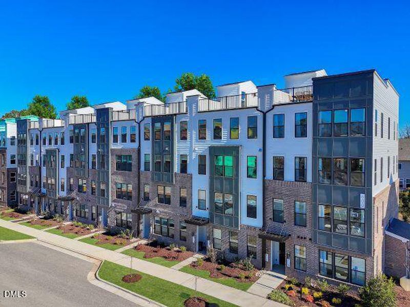 P_RAL_TWW_Tessa_Julianne_Model_EXT_3QF_2