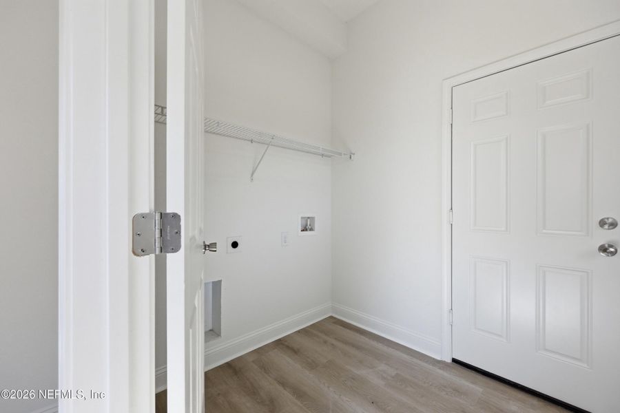 Spacious, unfurnished interior of a new home in , Middleburg (Image 33). Spacious, unfurnished interior of a new home in , Middleburg (Image 33).