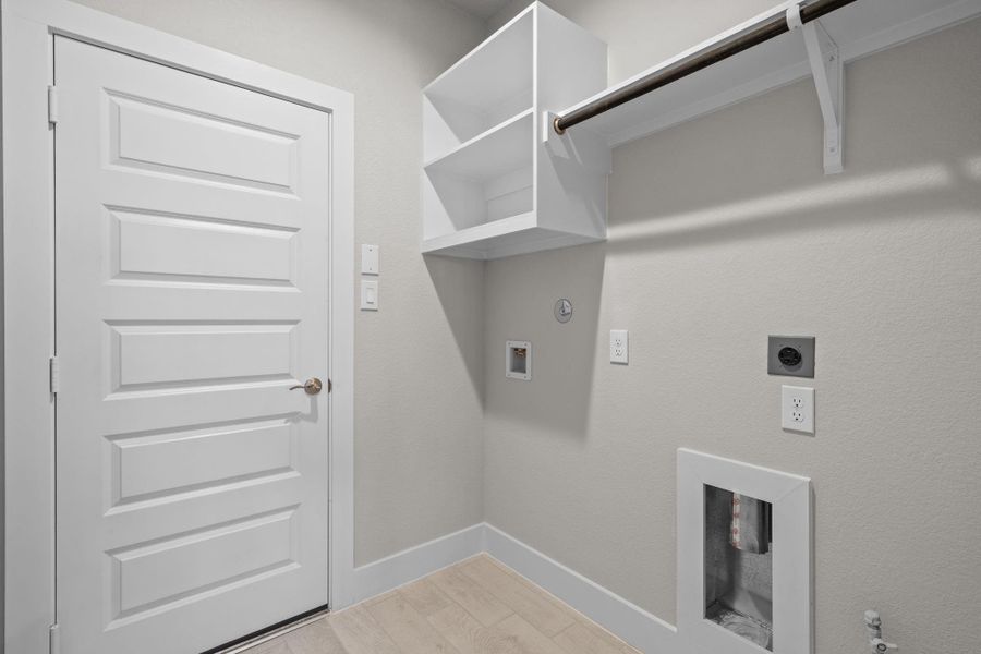 Spacious, unfurnished interior of a new home in Briarwood Crossing, Rosenberg (Image 33).