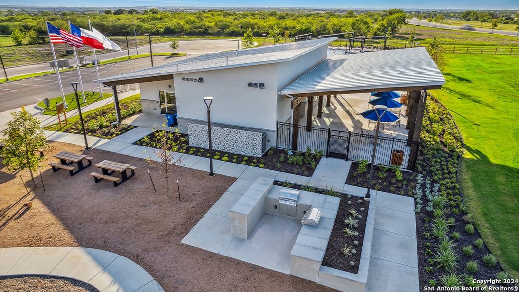 Community amenities in Avenida, Converse (Image 34).