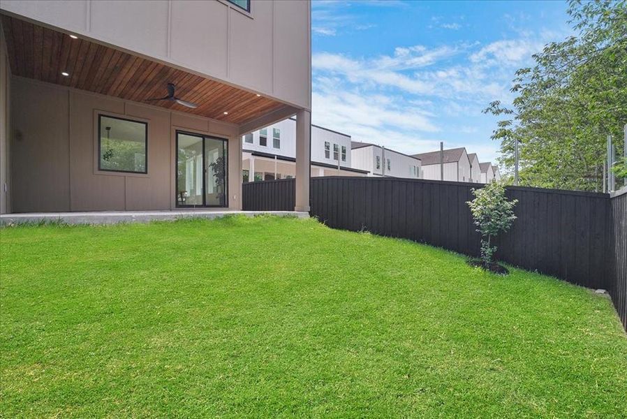 Exterior details and patio area of a home in , Dallas (Image 3).