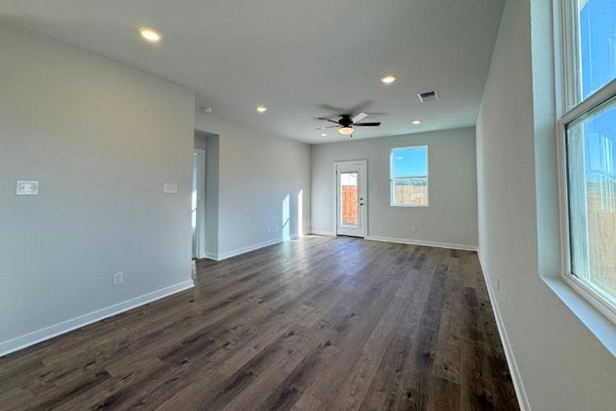Spacious, unfurnished interior of a new home in Eastwood at Sonterra, Jarrell (Image 9).