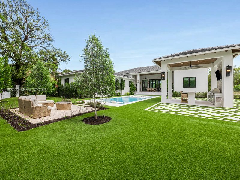 Exterior details and patio area of a home in , Palmetto Bay (Image 22).