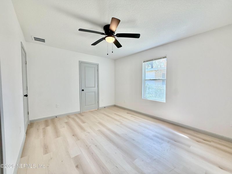 Spacious, unfurnished interior of a new home in , Jacksonville (Image 24).