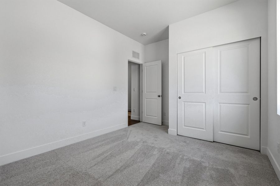 Spacious, unfurnished interior of a new home in Trailstone, Arvada (Image 20).