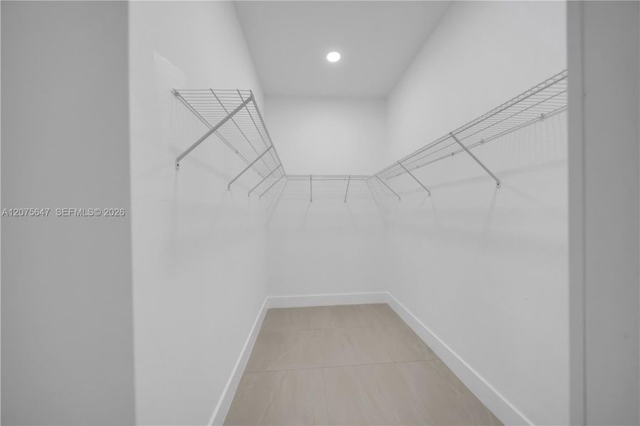 Spacious, unfurnished interior of a new home in , Lehigh Acres (Image 26).