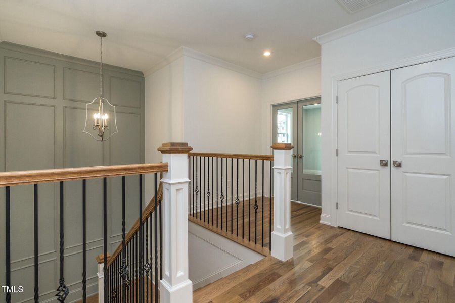 025-1920x1080-second-floor-landing