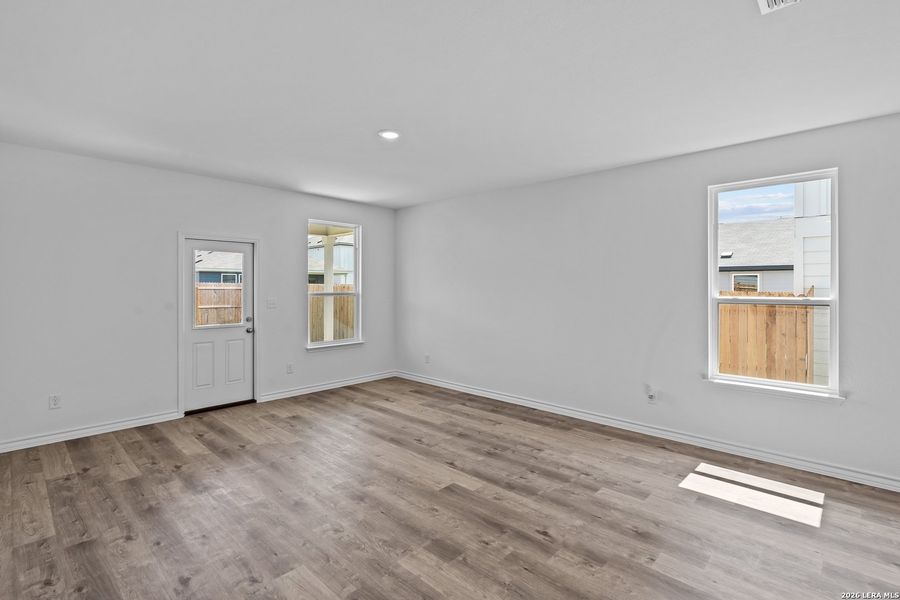 Spacious, unfurnished interior of a new home in Cinco Lakes, San Antonio (Image 16). Spacious, unfurnished interior of a new home in Cinco Lakes, San Antonio (Image 16).