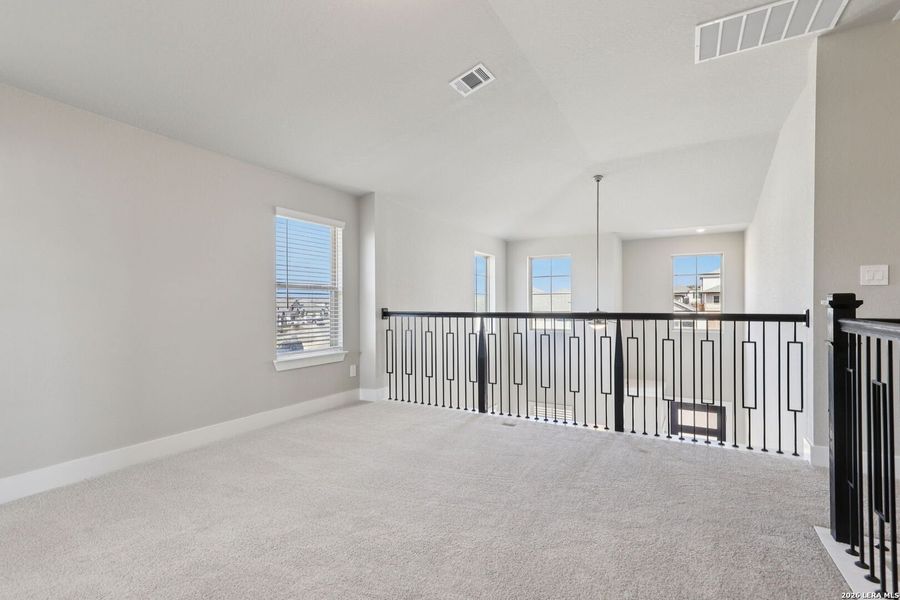 Spacious, unfurnished interior of a new home in Lark Canyon, New Braunfels (Image 36).