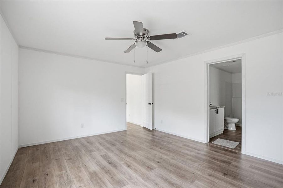 Spacious, unfurnished interior of a new home in , Weeki Wachee (Image 38).