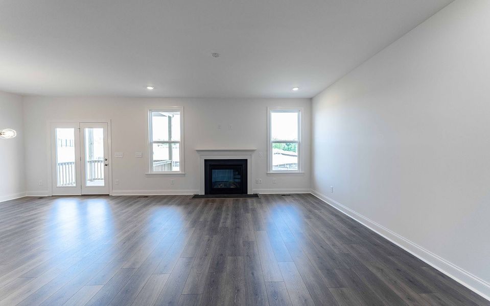 Spacious, unfurnished interior of a new home in Aden Woods, Fairview (Image 16).