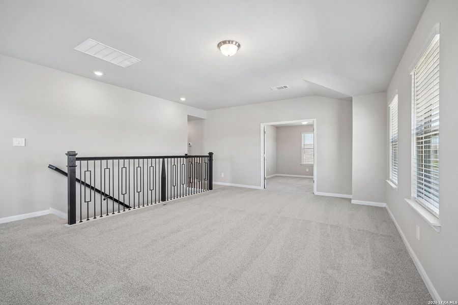 Spacious, unfurnished interior of a new home in Remington Ranch, San Antonio (Image 19).