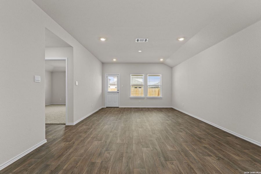 Spacious, unfurnished interior of a new home in Winding Creek, New Braunfels (Image 21).