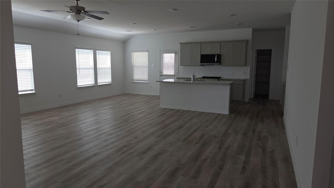 Spacious, unfurnished interior of a new home in , Conroe (Image 5). Spacious, unfurnished interior of a new home in , Conroe (Image 5).