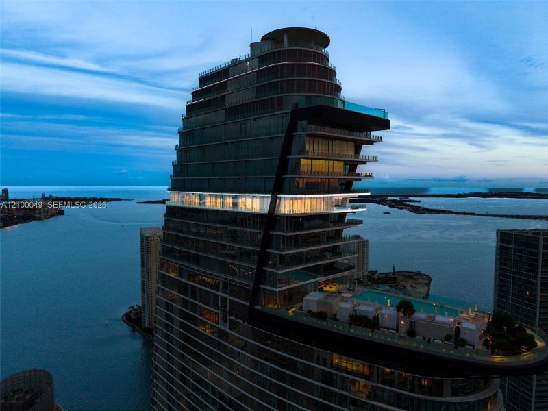 Condo located in Miami, FL showcasing its design and architecture (Image 32).