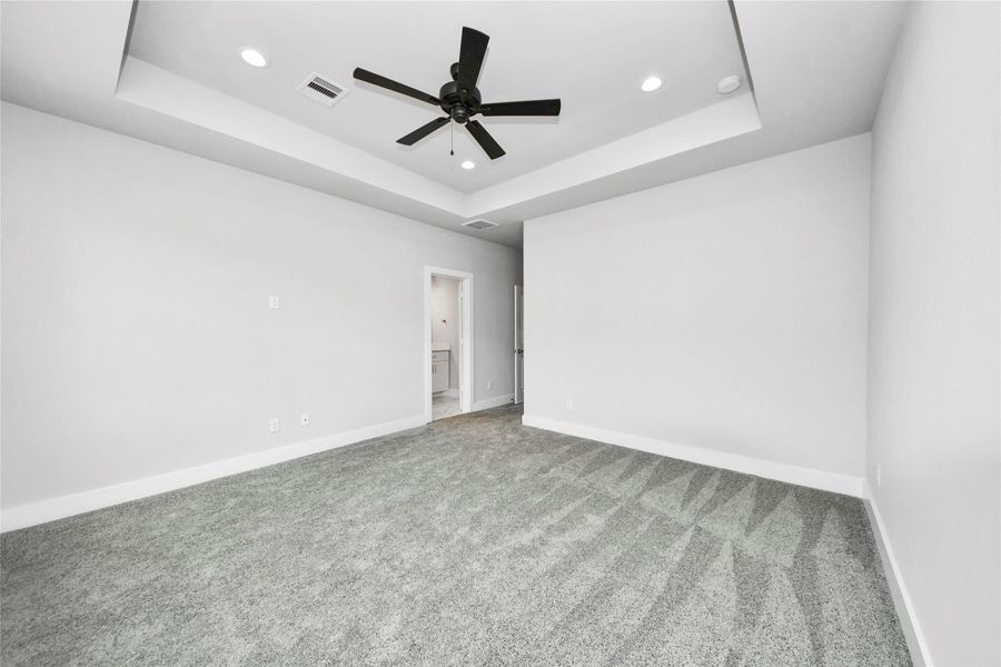 Spacious, unfurnished interior of a new home in , Houston (Image 27).