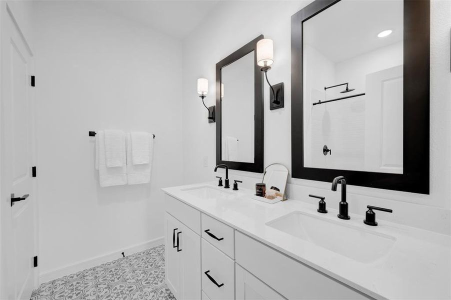 Furnished interior view inside a new home in Rolling Ridge, Van Alstyne (Image 9).