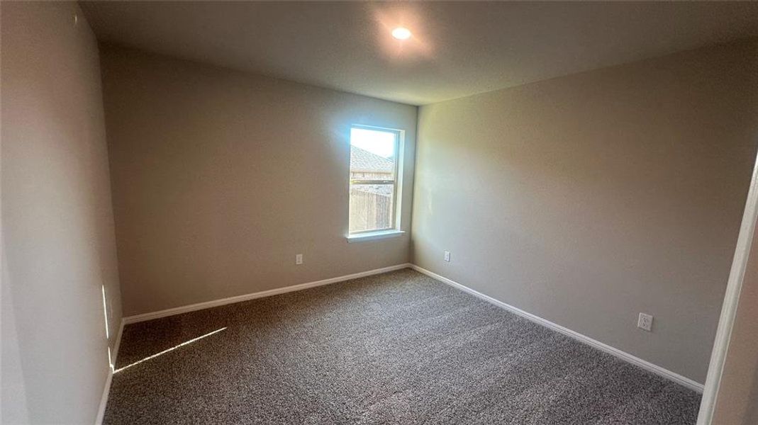 Spacious, unfurnished interior of a new home in Sandy Beach, Azle (Image 9).