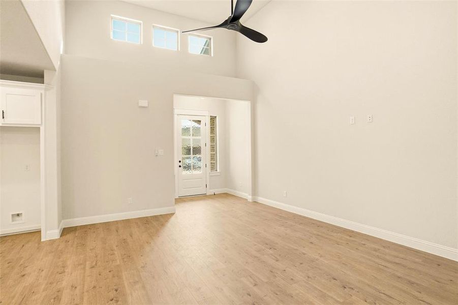 Spacious, unfurnished interior of a new home in , Weatherford (Image 13).