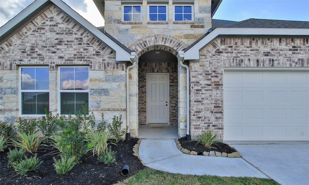 Exterior details and patio area of a home in Brookewater, Rosenberg (Image 3). Exterior details and patio area of a home in Brookewater, Rosenberg (Image 3).