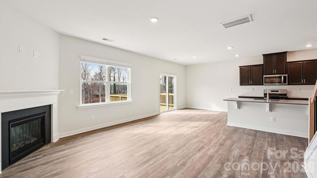 Spacious, unfurnished interior of a new home in Sonoma Hills, Charlotte (Image 28).