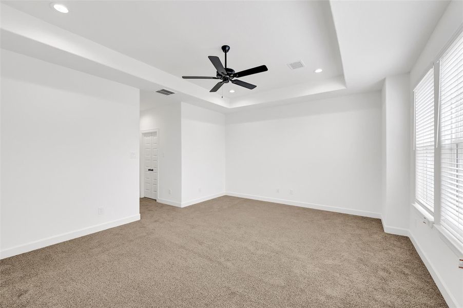 Spacious, unfurnished interior of a new home in , Houston (Image 14).